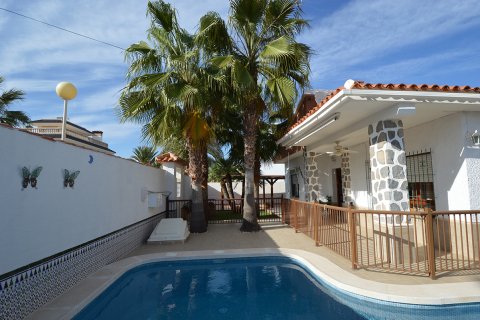 Villa en venta en Cabo Roig, Alicante, España 3 dormitorios, 239 m2 No. 19355 - foto 4