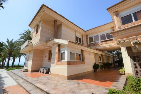 Villa en venta en Punta Prima, Alicante, España 12 dormitorios, 522 m2 No. 19211 - foto 3