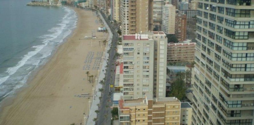 Apartamento en Benidorm, Alicante, España 2 dormitorios, 135 m2 No. 25091