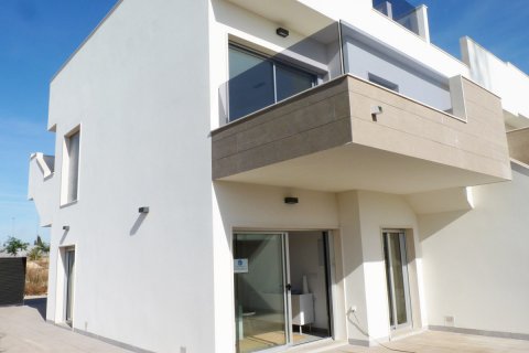 Apartamento en venta en Pilar de la Horadada, Alicante, España 2 dormitorios, 62 m2 No. 19393 - foto 1