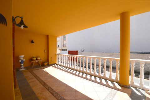 Villa en venta en Pilar de la Horadada, Alicante, España 4 dormitorios, 357 m2 No. 19332 - foto 4