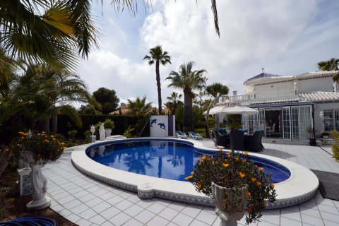 Villa en venta en Cabo Roig, Alicante, España 4 dormitorios, 253 m2 No. 19199 - foto 3