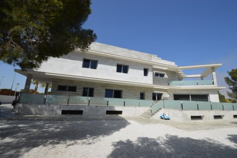 Villa en venta en Campoamor, Alicante, España 7 dormitorios, 770 m2 No. 19185 - foto 2