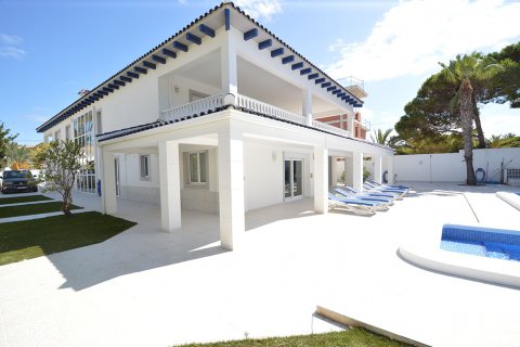 Villa en venta en Cabo Roig, Alicante, España 9 dormitorios, 470 m2 No. 19351 - foto 3
