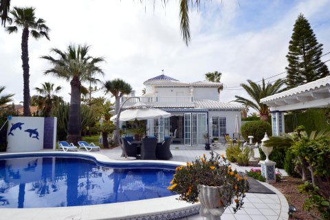 Villa en venta en Cabo Roig, Alicante, España 4 dormitorios, 253 m2 No. 19199 - foto 1