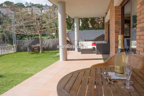 Villa en venta en Lloret de Mar, Gerona, España 4 dormitorios, 223 m2 No. 21181 - foto 4