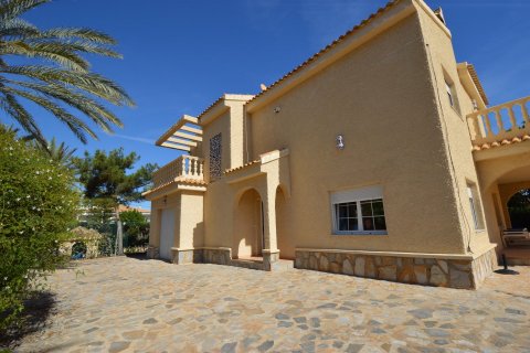 Villa en venta en Cabo Roig, Alicante, España 4 dormitorios, 242 m2 No. 19276 - foto 4