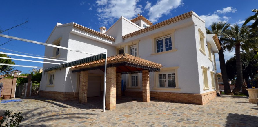 Villa en Cabo Roig, Alicante, España 6 dormitorios, 450 m2 No. 19243