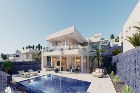 Villa en venta en San Eugenio, Tenerife, España 5 dormitorios, 300 m2 No. 24609 - foto 1