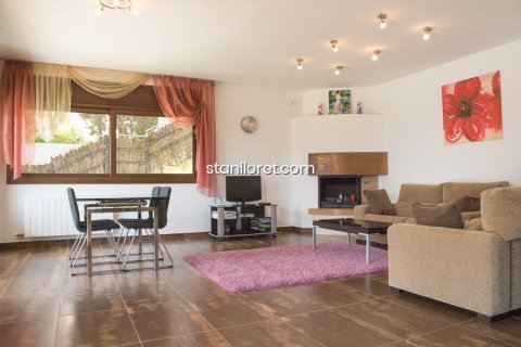 Villa en venta en Lloret de Mar, Gerona, España 4 dormitorios, 223 m2 No. 21181 - foto 8