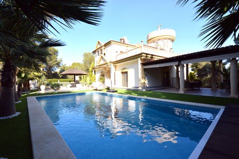 Villa en venta en Campoamor, Alicante, España 7 dormitorios, 575 m2 No. 19177 - foto 3