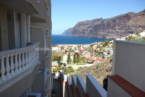 Apartamento en venta en Acantilado De Los Gigantes, Tenerife, España 2 dormitorios, 90 m2 No. 24301 - foto 1