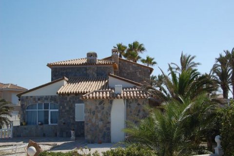 Villa en venta en Cabo Roig, Alicante, España 4 dormitorios, 240 m2 No. 19233 - foto 4