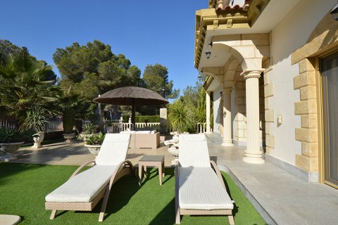Villa en venta en Campoamor, Alicante, España 7 dormitorios, 575 m2 No. 19177 - foto 6