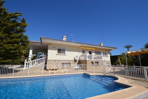 Villa en venta en Cabo Roig, Alicante, España 4 dormitorios, 230 m2 No. 19240 - foto 1