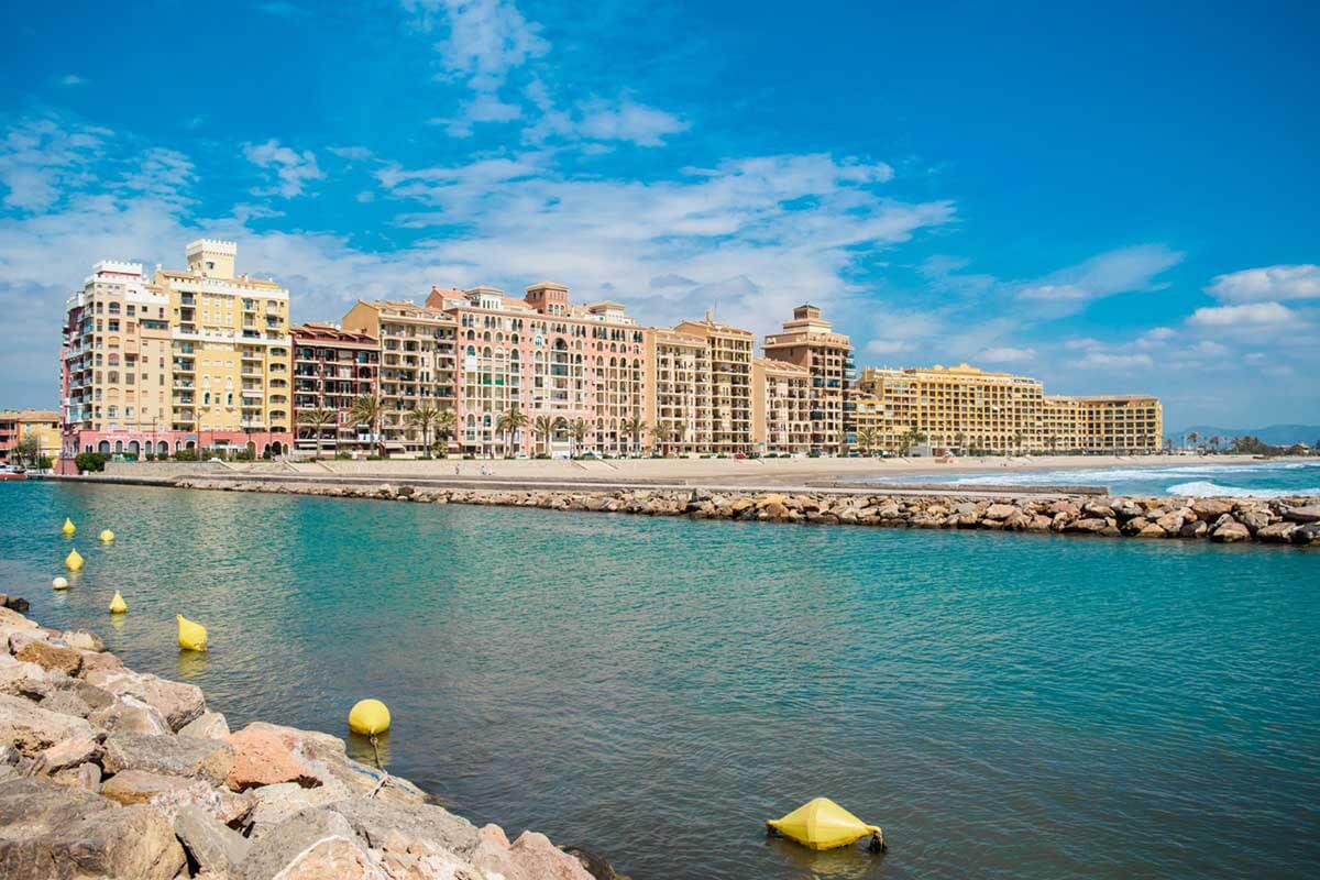 Visión general de la región de Costa de Valencia. ¿Qué tipo de bienes raíces se pueden comprar en la costa?