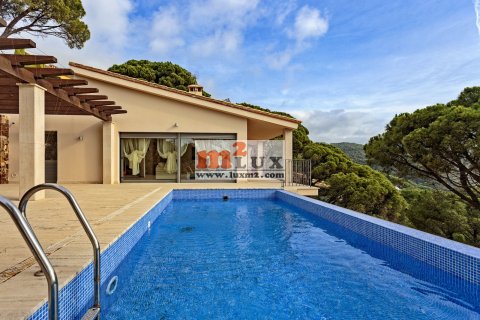 Villa en venta en Sant Feliu de Guíxols, Gerona, España 5 dormitorios, 411 m2 No. 30215 - foto 3