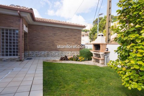 Villa en venta en Lloret de Mar, Gerona, España 4 dormitorios, 330 m2 No. 28571 - foto 2
