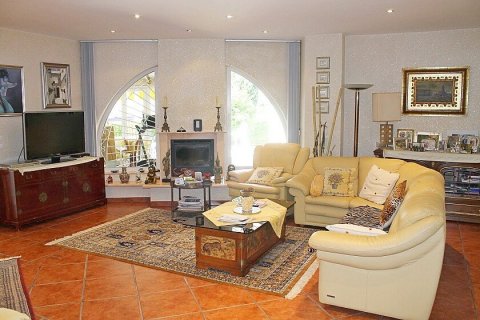Villa en venta en Cabo Roig, Alicante, España 3 dormitorios, 347 m2 No. 28927 - foto 16
