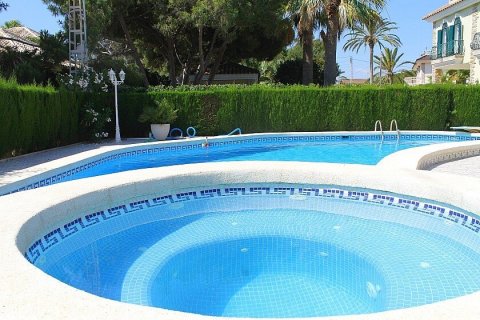 Villa en venta en Cabo Roig, Alicante, España 3 dormitorios, 347 m2 No. 28927 - foto 9