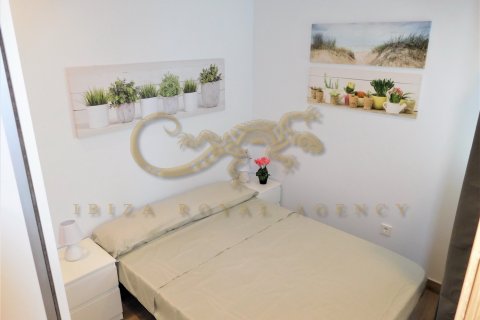 Apartamento en alquiler en San Antonio De Portmany, Ibiza, España 2 dormitorios, 65 m2 No. 30827 - foto 23
