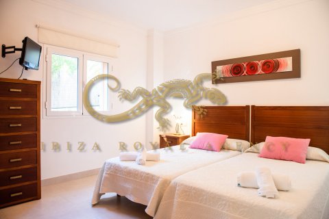 Villa en venta en Sant Josep de sa Talaia, Ibiza, España 4 dormitorios, 500 m2 No. 30798 - foto 24