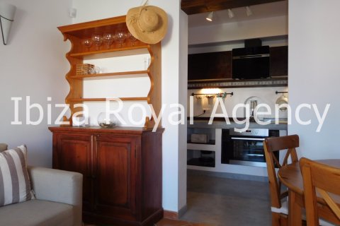 Villa en alquiler en Cala Tarida, Ibiza, España 3 dormitorios, 120 m2 No. 30884 - foto 12