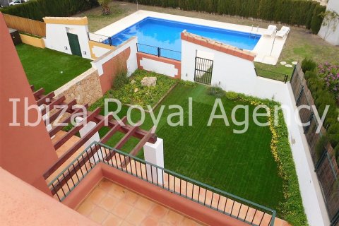 Villa en alquiler en Cala Tarida, Ibiza, España 3 dormitorios, 120 m2 No. 30884 - foto 1