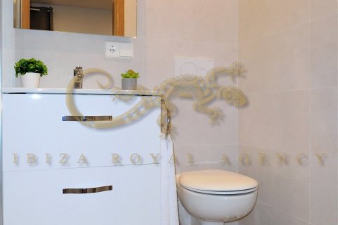 Apartamento en alquiler en San Antonio De Portmany, Ibiza, España 2 dormitorios, 65 m2 No. 30827 - foto 20