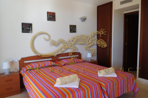 Apartamento en alquiler en Playa d'en Bossa, Ibiza, España 3 dormitorios, 90 m2 No. 30883 - foto 4