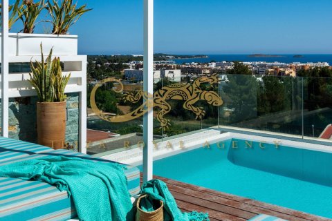 Villa en venta en Santa Eulalia Del Rio, Ibiza, España 5 dormitorios, 268 m2 No. 30859 - foto 2