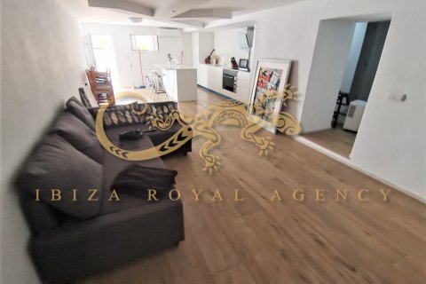 Apartamento en alquiler en Cala de Bou, Ibiza, España 2 dormitorios, 70 m2 No. 30818 - foto 1