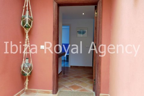 Villa en alquiler en Cala Tarida, Ibiza, España 3 dormitorios,  No. 30871 - foto 5