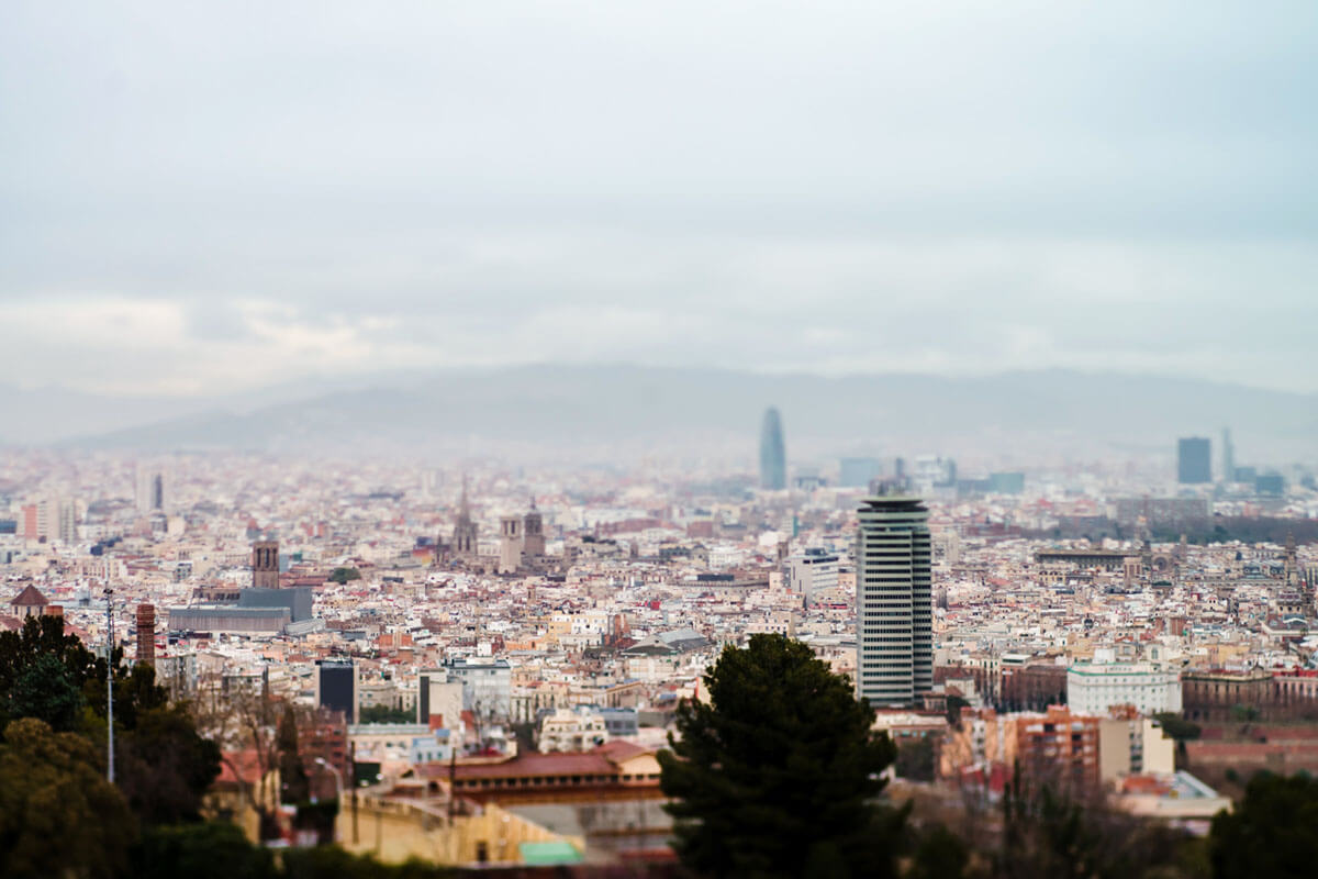 Sobre plano en España: cómo reducir riesgos comprando vivienda en fase de construcción