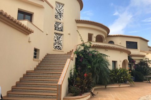 Villa en venta en Calpe, Alicante, España 4 dormitorios, 1089 m2 No. 31643 - foto 5
