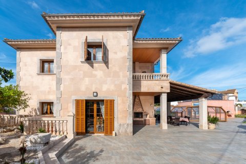 Villa en venta en Can Picafort, Mallorca, España 5 dormitorios, 720 m2 No. 32631 - foto 1
