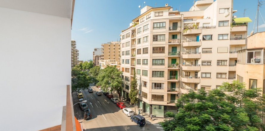Apartamento en Palma de Mallorca, Mallorca, España 3 dormitorios, 69 m2 No. 33389