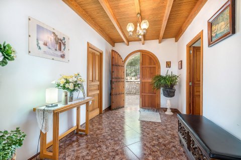 Villa en venta en Mancor De La Vall, Mallorca, España 5 dormitorios, 540 m2 No. 32471 - foto 2