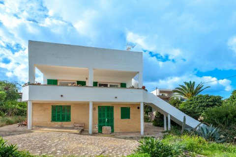 Villa en venta en Cala Llombards, Mallorca, España 3 dormitorios, 210 m2 No. 32729 - foto 1