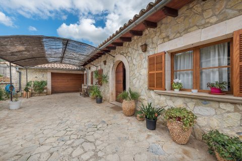 Villa en venta en Mancor De La Vall, Mallorca, España 5 dormitorios, 540 m2 No. 32471 - foto 1
