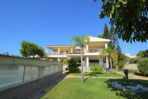 Villa en venta en La Zenia, Alicante, España 7 dormitorios, 694 m2 No. 35309 - foto 2