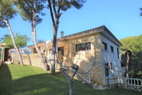 Villa en venta en Campoamor, Alicante, España 4 dormitorios, 340 m2 No. 35882 - foto 1