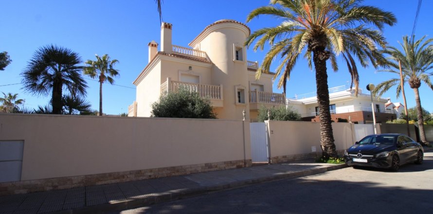 Villa en Cabo Roig, Alicante, España 4 dormitorios, 260 m2 No. 36330