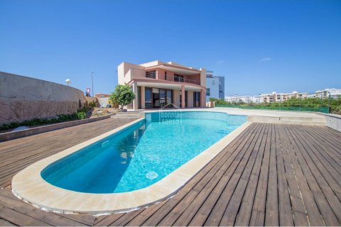 Villa en venta en Mahon, Menorca, España 4 dormitorios, 320 m2 No. 23806 - foto 1