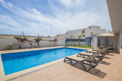 Villa en venta en Mahon, Menorca, España 5 dormitorios, 352 m2 No. 35499 - foto 3