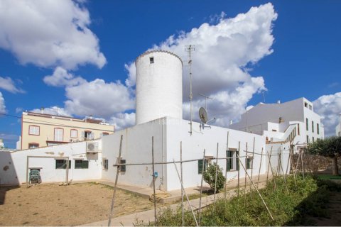 Casa adosada en venta en Ciutadella De Menorca, Menorca, España 5 dormitorios, 243 m2 No. 24233 - foto 5