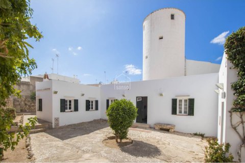 Casa adosada en venta en Ciutadella De Menorca, Menorca, España 5 dormitorios, 243 m2 No. 24233 - foto 1