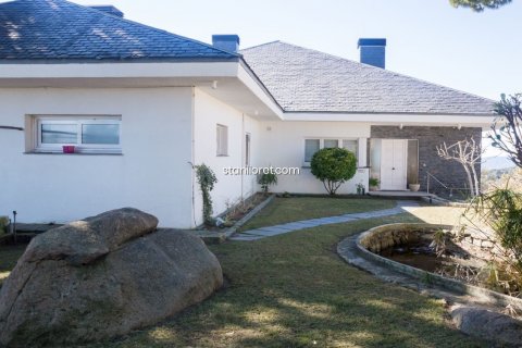 Villa en venta en Lloret de Mar, Gerona, España 5 dormitorios, 300 m2 No. 40813 - foto 2