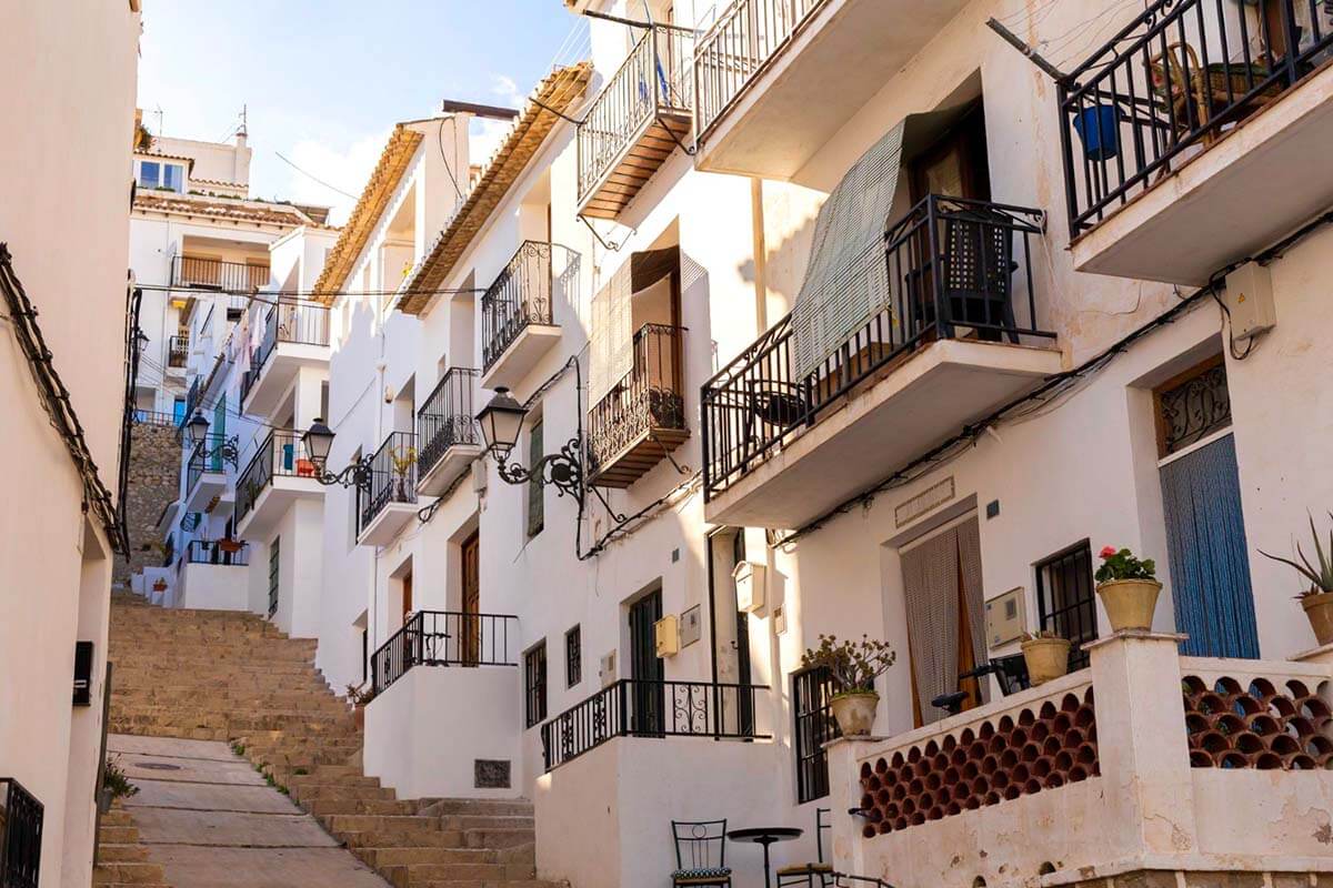 Cómo viven los españoles y qué tipo de vivienda compran