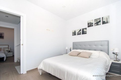 Villa en venta en Pilar de la Horadada, Alicante, España 3 dormitorios, 129 m2 No. 40093 - foto 6